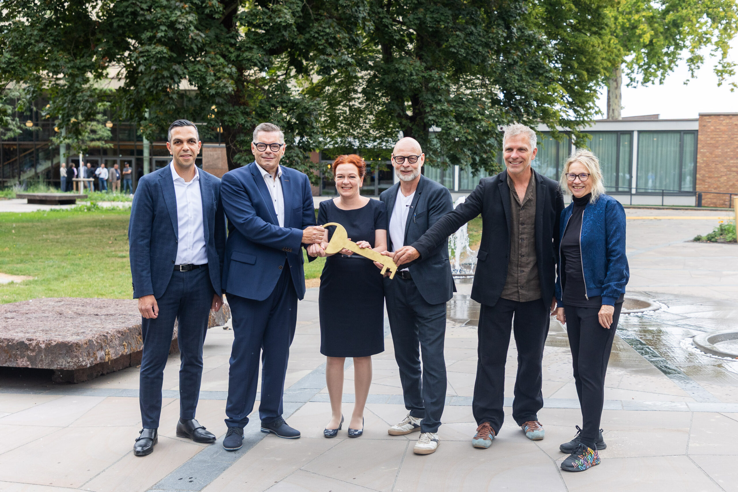 2025-08-28 Übergabe Beethovenhalle (c) Stadt Bonn_Giacomo Zucca (5)